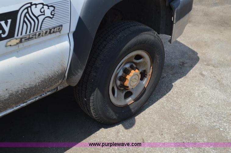 image for item G3625 2006 Chevrolet Silverado 2500HD Crew Cab pickup truck