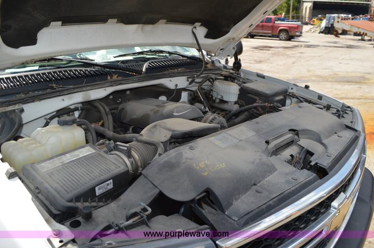 image for item G3625 2006 Chevrolet Silverado 2500HD Crew Cab pickup truck