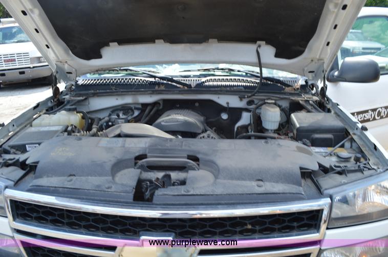 image for item G3625 2006 Chevrolet Silverado 2500HD Crew Cab pickup truck