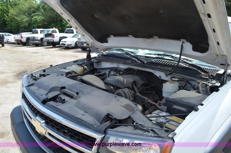 image for item G3625 2006 Chevrolet Silverado 2500HD Crew Cab pickup truck