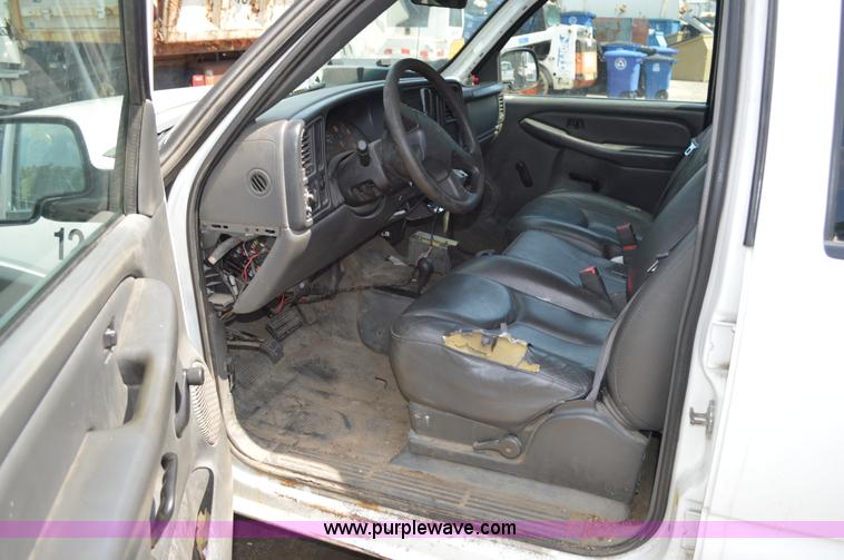 image for item G3625 2006 Chevrolet Silverado 2500HD Crew Cab pickup truck