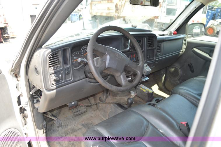 image for item G3625 2006 Chevrolet Silverado 2500HD Crew Cab pickup truck