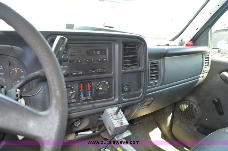 image for item G3625 2006 Chevrolet Silverado 2500HD Crew Cab pickup truck