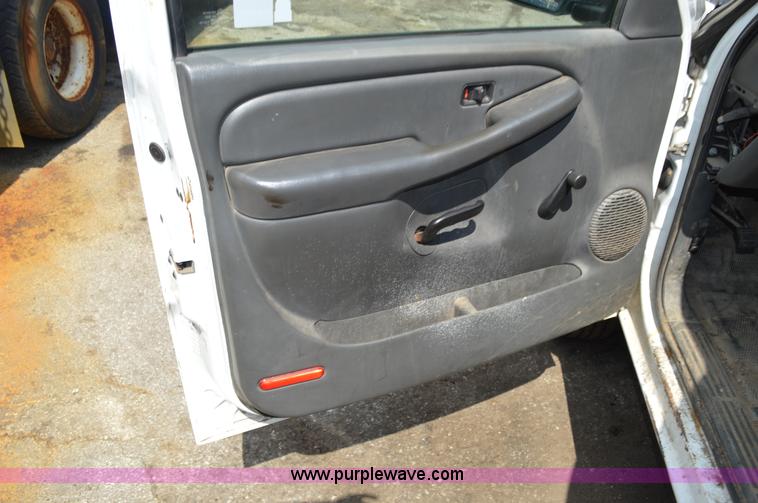 image for item G3625 2006 Chevrolet Silverado 2500HD Crew Cab pickup truck