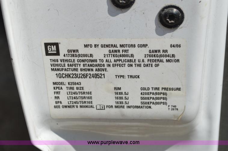 image for item G3625 2006 Chevrolet Silverado 2500HD Crew Cab pickup truck