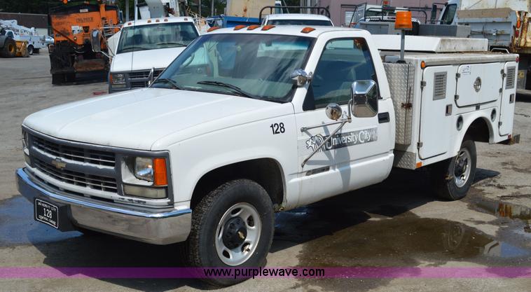 image for item G3626 2000 Chevrolet 3500 animal control pickup truck