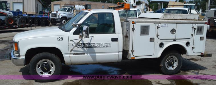 image for item G3626 2000 Chevrolet 3500 animal control pickup truck