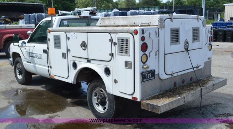 image for item G3626 2000 Chevrolet 3500 animal control pickup truck