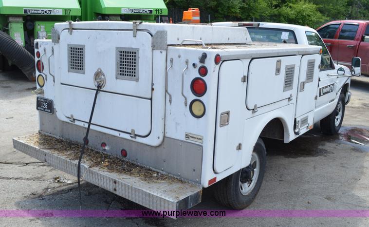 image for item G3626 2000 Chevrolet 3500 animal control pickup truck