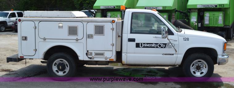 image for item G3626 2000 Chevrolet 3500 animal control pickup truck