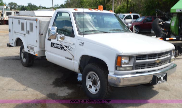 image for item G3626 2000 Chevrolet 3500 animal control pickup truck