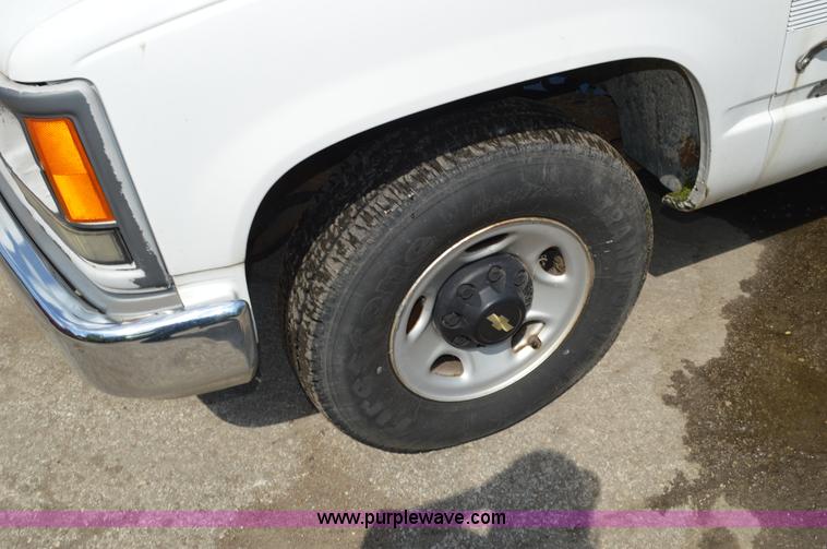 image for item G3626 2000 Chevrolet 3500 animal control pickup truck