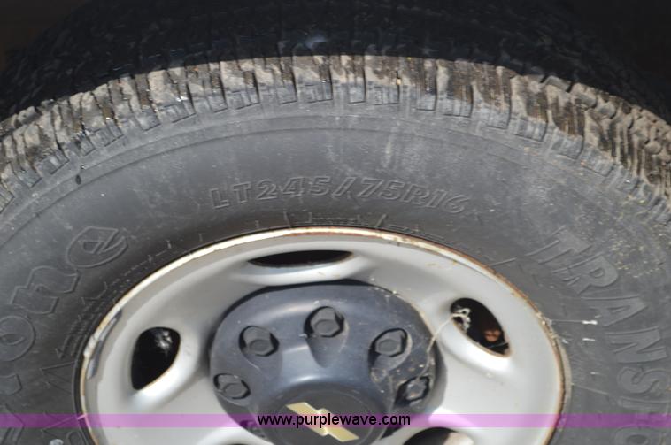 image for item G3626 2000 Chevrolet 3500 animal control pickup truck