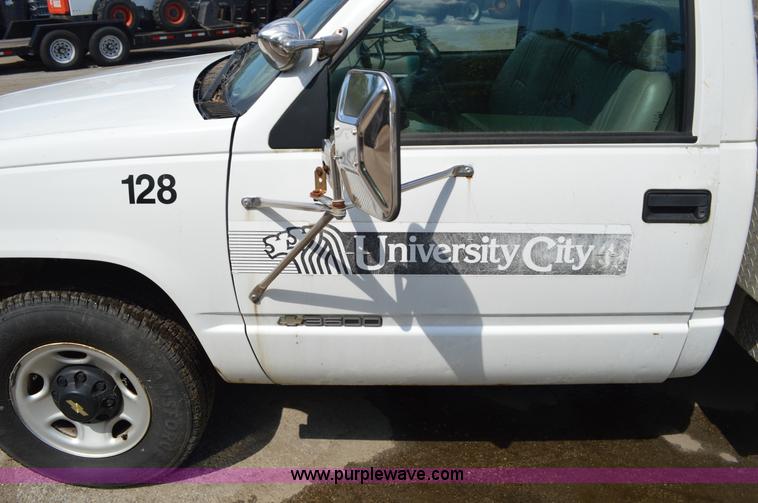 image for item G3626 2000 Chevrolet 3500 animal control pickup truck