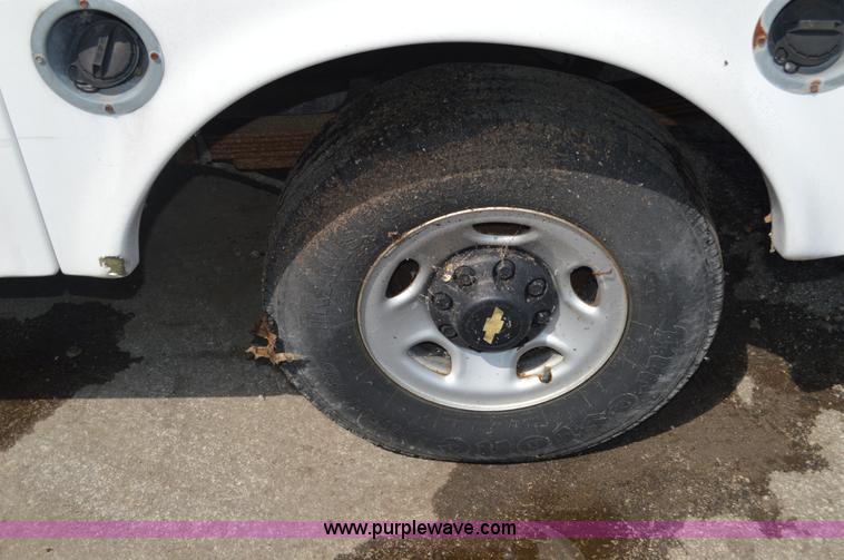 image for item G3626 2000 Chevrolet 3500 animal control pickup truck