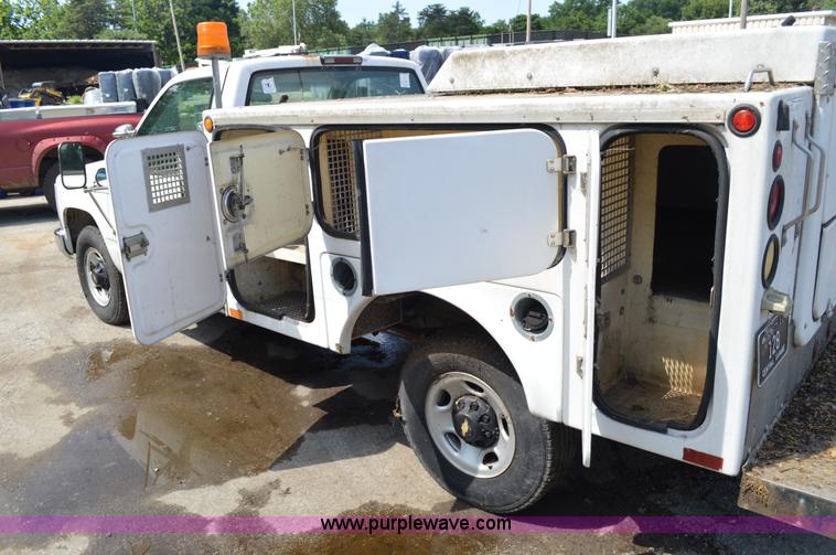 image for item G3626 2000 Chevrolet 3500 animal control pickup truck