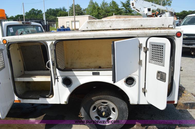 image for item G3626 2000 Chevrolet 3500 animal control pickup truck