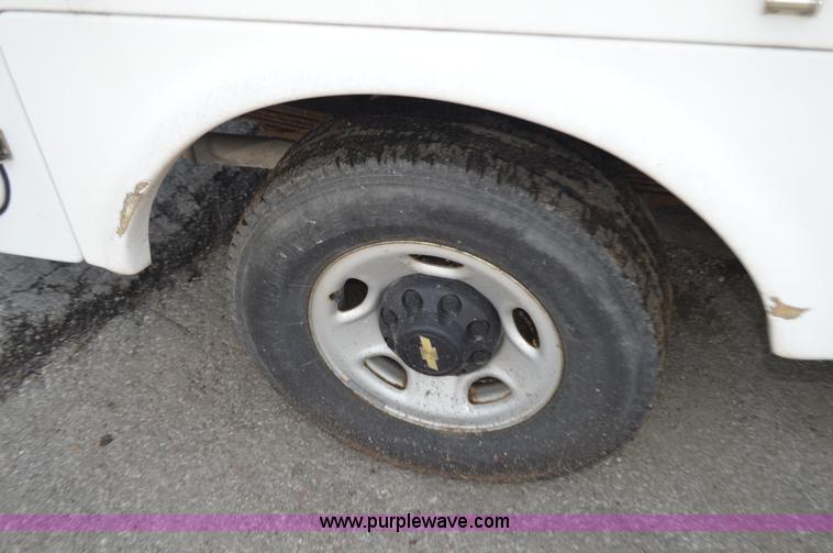 image for item G3626 2000 Chevrolet 3500 animal control pickup truck