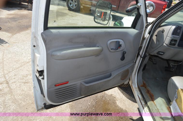 image for item G3626 2000 Chevrolet 3500 animal control pickup truck