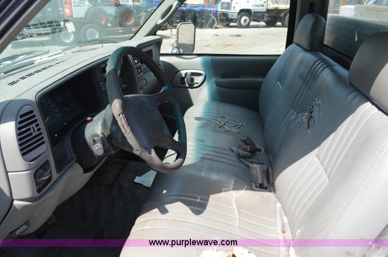 image for item G3626 2000 Chevrolet 3500 animal control pickup truck