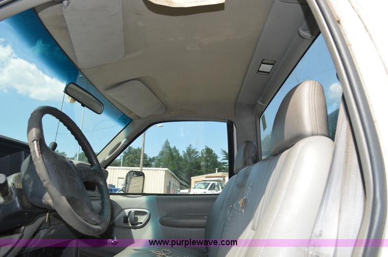 image for item G3626 2000 Chevrolet 3500 animal control pickup truck