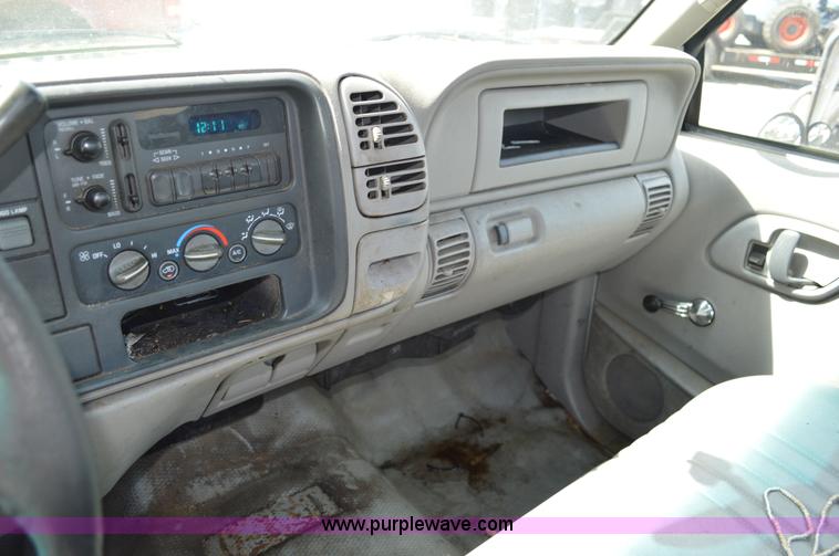 image for item G3626 2000 Chevrolet 3500 animal control pickup truck