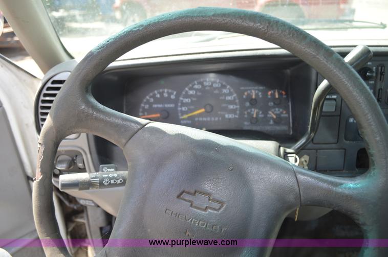 image for item G3626 2000 Chevrolet 3500 animal control pickup truck