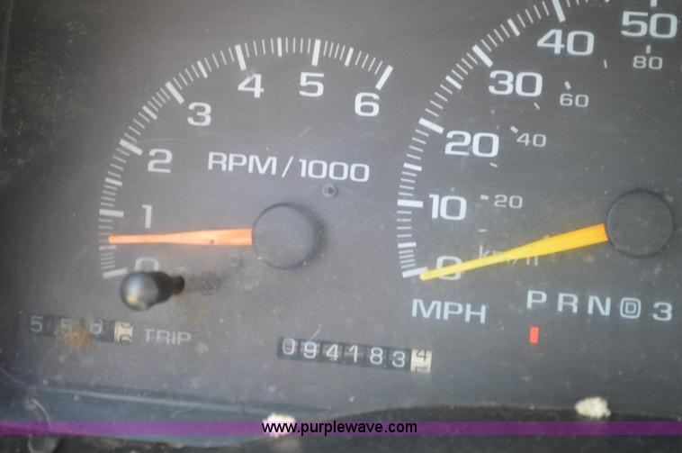 image for item G3626 2000 Chevrolet 3500 animal control pickup truck