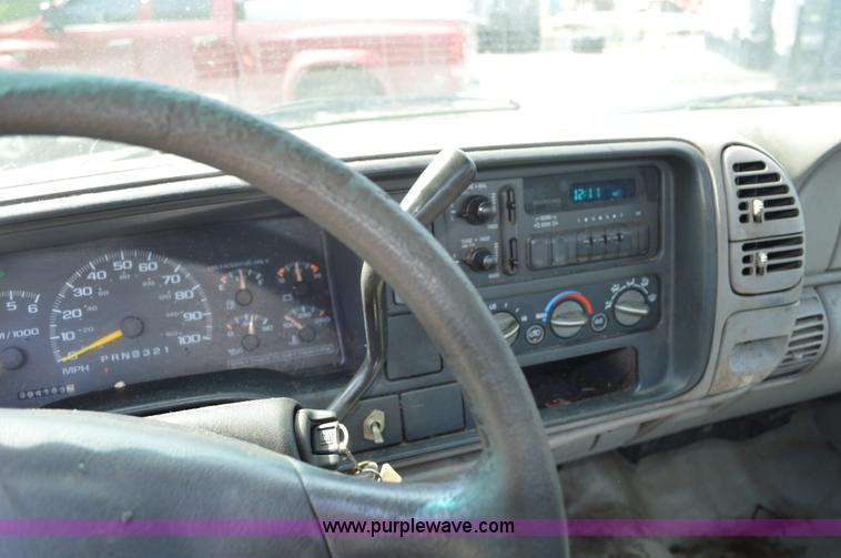 image for item G3626 2000 Chevrolet 3500 animal control pickup truck