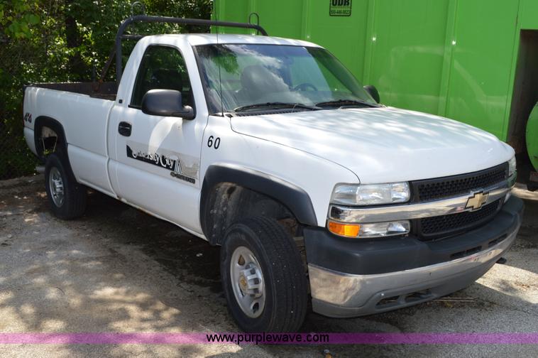 image for item G3628 2002 Chevrolet Silverado 2500HD pickup truck