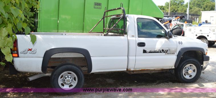 image for item G3628 2002 Chevrolet Silverado 2500HD pickup truck