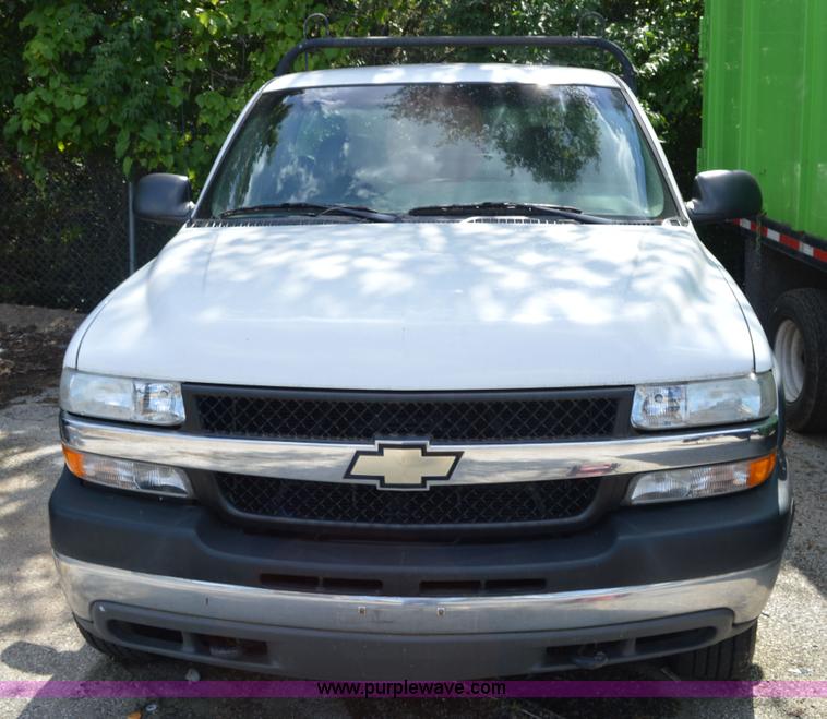 image for item G3628 2002 Chevrolet Silverado 2500HD pickup truck