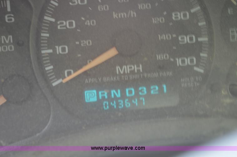 image for item G3628 2002 Chevrolet Silverado 2500HD pickup truck