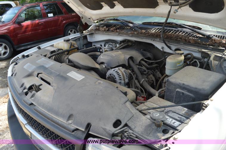 image for item G3628 2002 Chevrolet Silverado 2500HD pickup truck