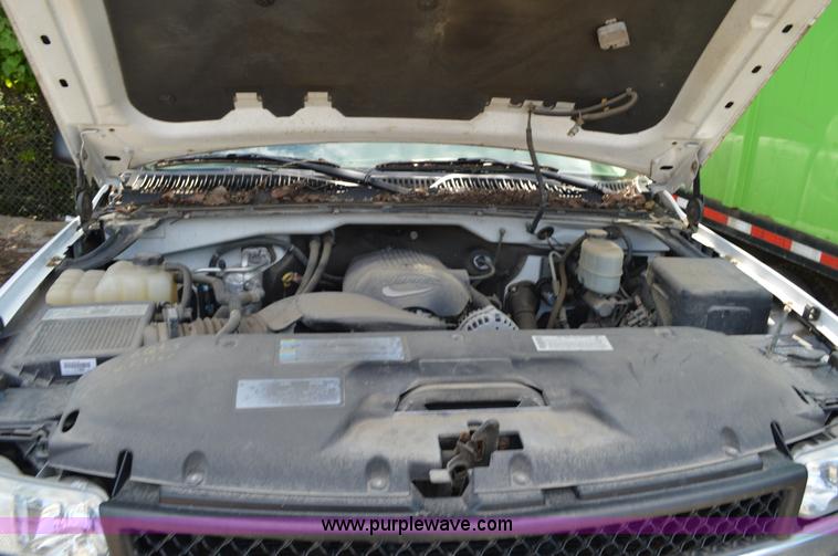 image for item G3628 2002 Chevrolet Silverado 2500HD pickup truck