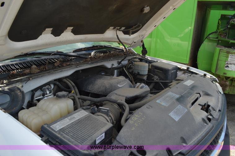 image for item G3628 2002 Chevrolet Silverado 2500HD pickup truck