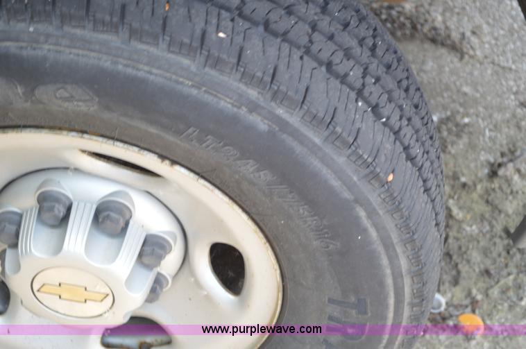 image for item G3628 2002 Chevrolet Silverado 2500HD pickup truck