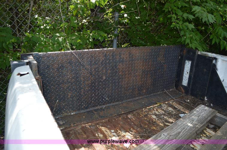 image for item G3628 2002 Chevrolet Silverado 2500HD pickup truck