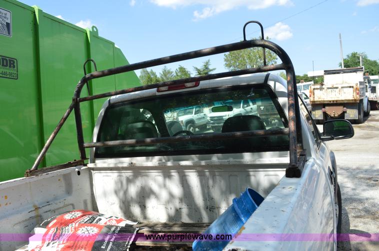 image for item G3628 2002 Chevrolet Silverado 2500HD pickup truck