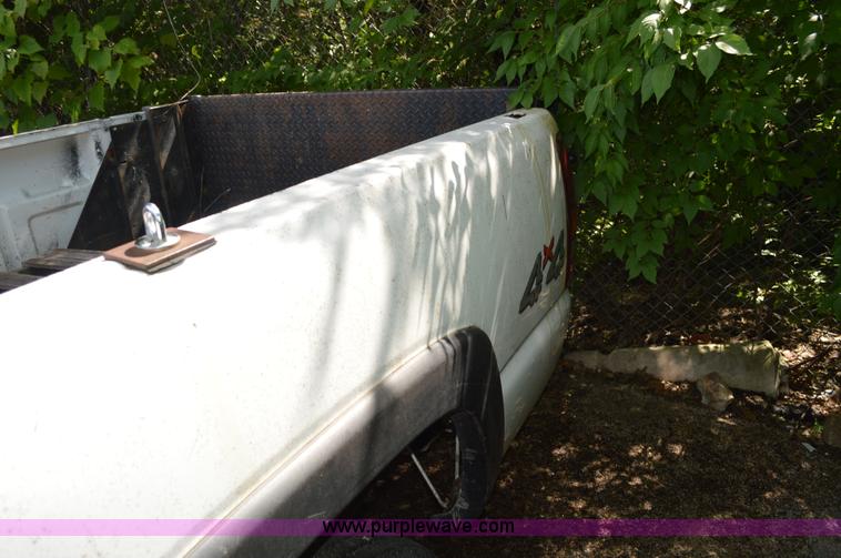 image for item G3628 2002 Chevrolet Silverado 2500HD pickup truck