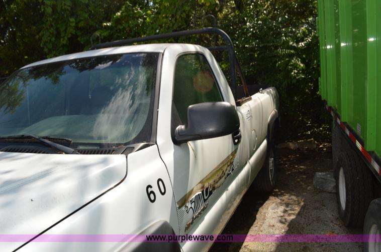 image for item G3628 2002 Chevrolet Silverado 2500HD pickup truck