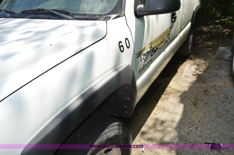 image for item G3628 2002 Chevrolet Silverado 2500HD pickup truck