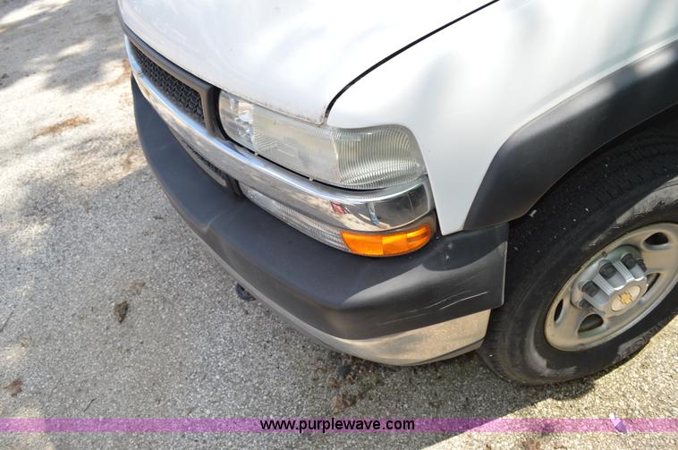 image for item G3628 2002 Chevrolet Silverado 2500HD pickup truck