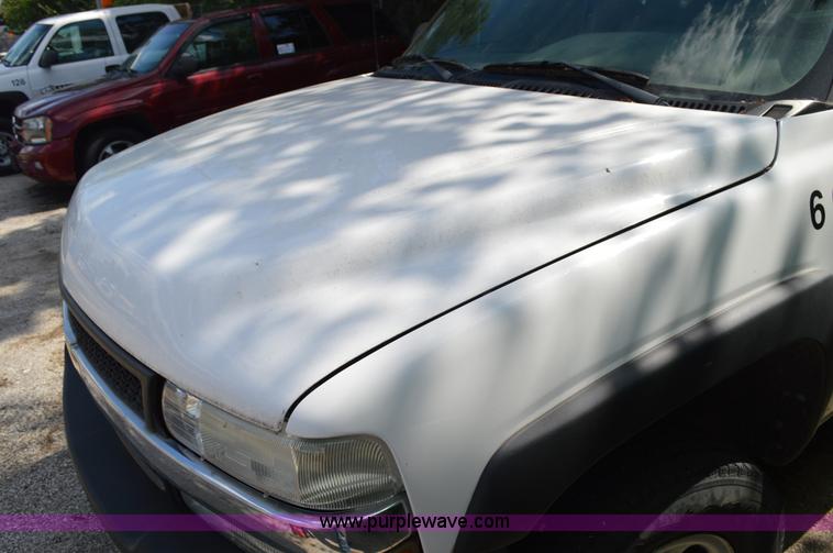 image for item G3628 2002 Chevrolet Silverado 2500HD pickup truck