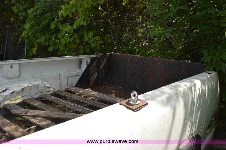 image for item G3628 2002 Chevrolet Silverado 2500HD pickup truck