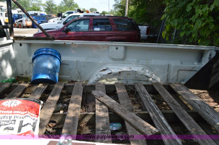 image for item G3628 2002 Chevrolet Silverado 2500HD pickup truck