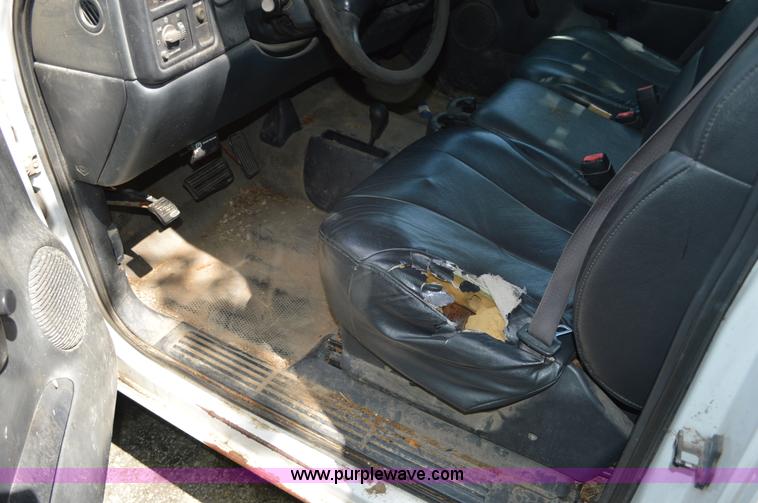 image for item G3628 2002 Chevrolet Silverado 2500HD pickup truck