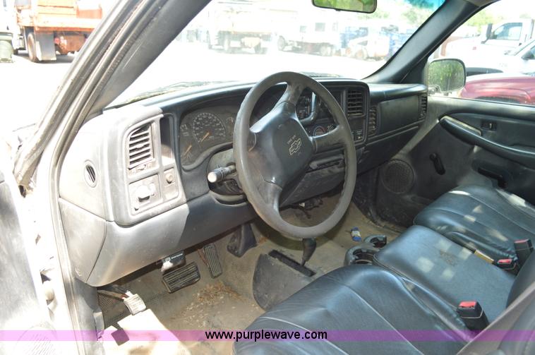 image for item G3628 2002 Chevrolet Silverado 2500HD pickup truck