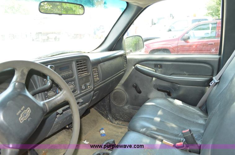 image for item G3628 2002 Chevrolet Silverado 2500HD pickup truck