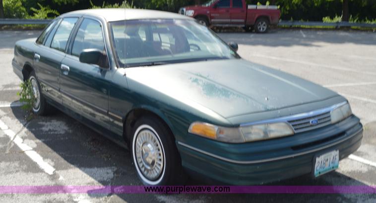 image for item G3630 1993 Ford Crown Victoria LX